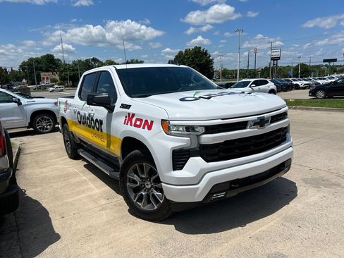Used 2023 Chevrolet Silverado 1500 RST AWD/4WD image 2