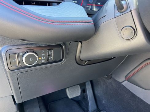 Used 2025 Ford Explorer ST-Line w/ Premium Package image 9