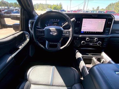 Certified 2025 Ford F250 Platinum w/ FX4 Off-Road Package AWD/4WD image 4