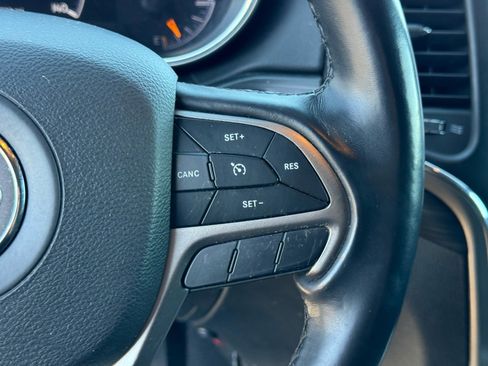 Used 2021 Jeep Grand Cherokee Laredo image 22