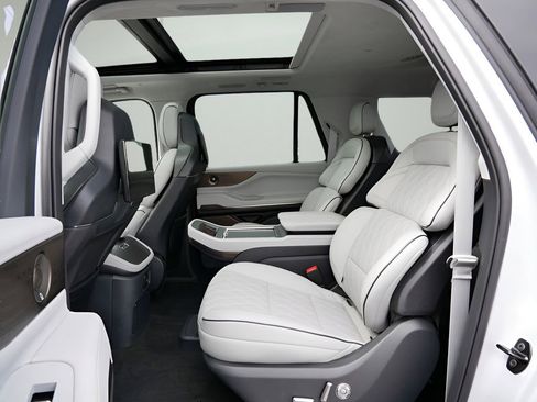 Certified 2025 Lincoln Navigator L Black Label w/ Black Label Special Edition image 11