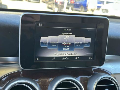 Used 2019 Mercedes-Benz GLC 300 4MATIC w/ Premium Package image 28