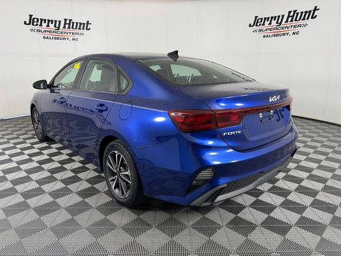 Used 2022 Kia Forte LXS w/ LXS Technology Package FWD image 9