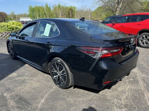 Used 2023 Toyota Camry SE image 5