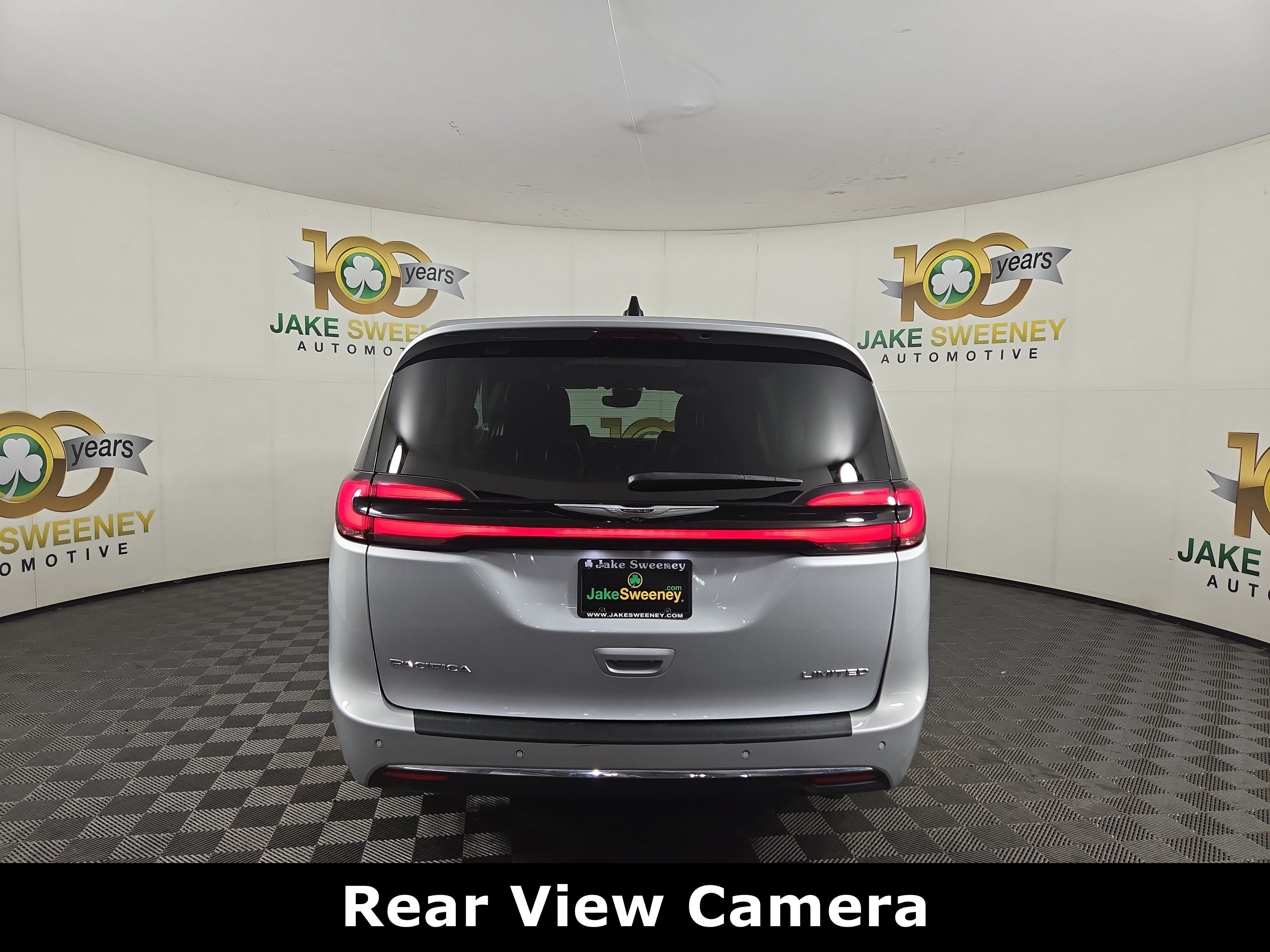 Used 2024 Chrysler Pacifica Limited FWD image 7