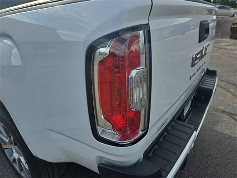 Certified 2022 GMC Canyon Denali image 33