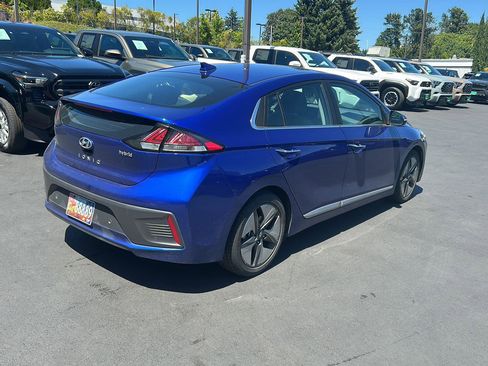 Used 2022 Hyundai Ioniq Limited FWD image 5