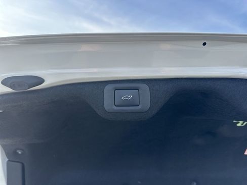 Used 2025 Lexus ES 350 w/ Premium Package image 30