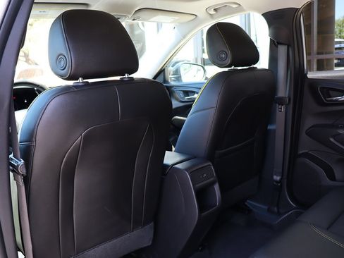 Used 2025 Chevrolet Trax ACTIV w/ Sunroof Package FWD image 31