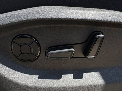 New 2026 Volkswagen Tiguan SE R-Line FWD image 27