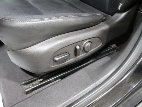 Used 2017 Chevrolet Malibu LT w/ Leather Package FWD image 13