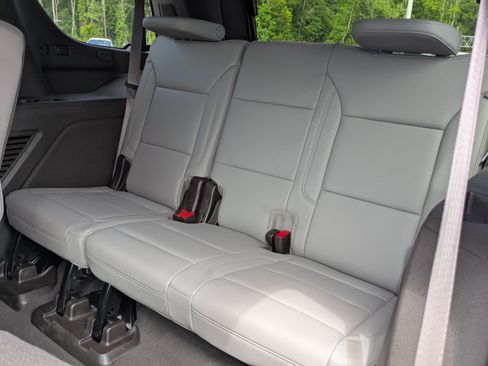 Used 2024 Chevrolet Tahoe Z71 w/ Luxury Package AWD/4WD image 15