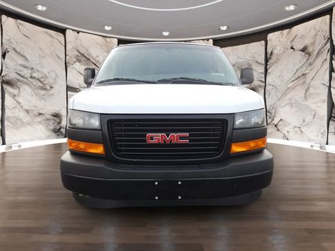 Used 2019 GMC Savana 2500 image 2