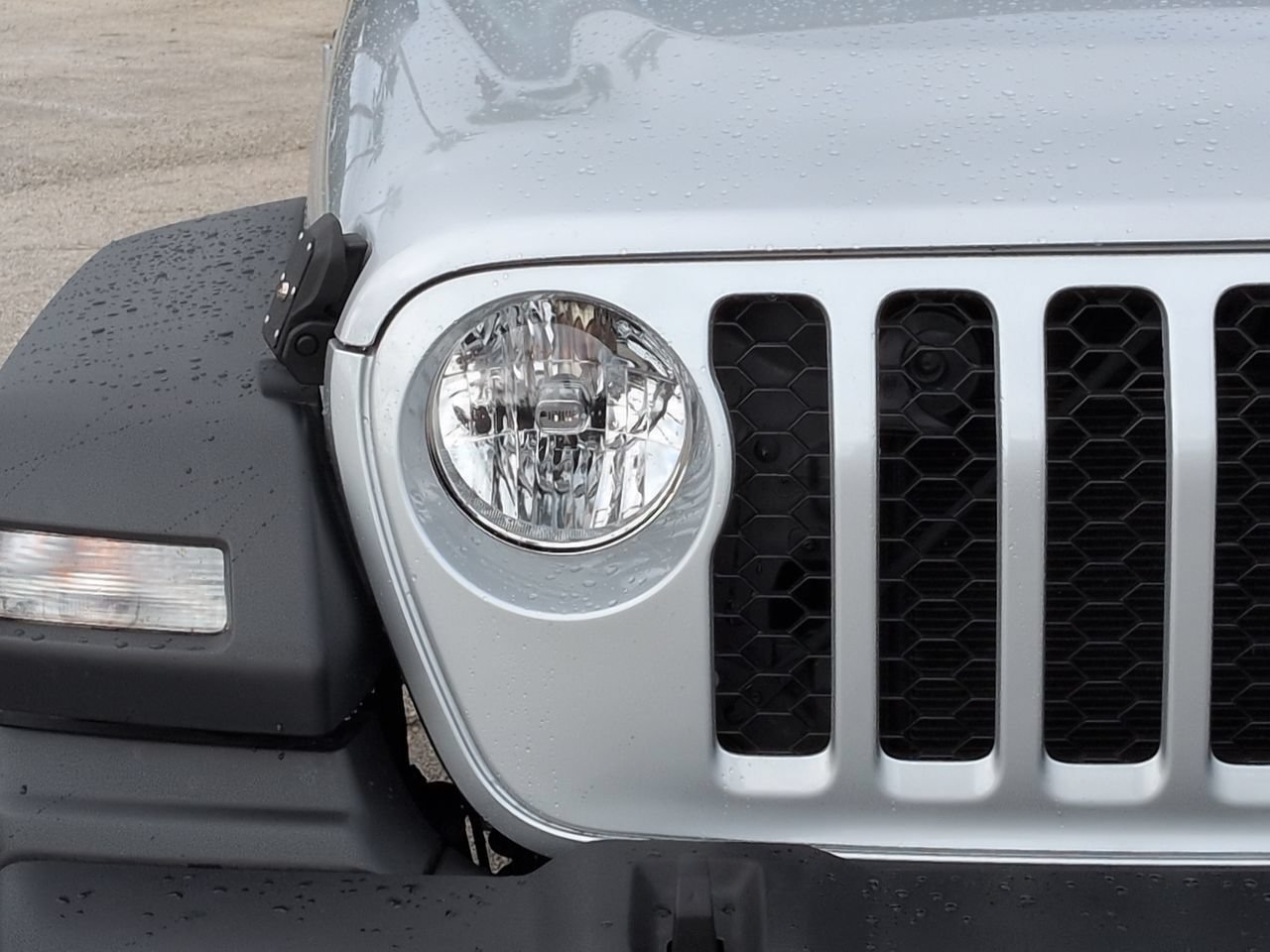 Used 2024 Jeep Wrangler Sport AWD/4WD image 9