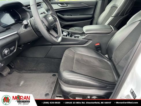 Used 2024 Jeep Grand Cherokee Altitude AWD/4WD image 16