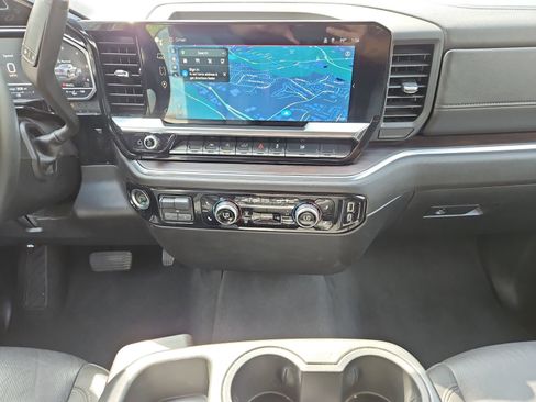 Used 2025 GMC Sierra 1500 SLT image 11