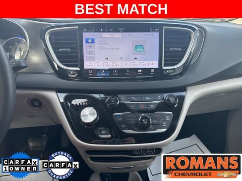 Used 2024 Chrysler Pacifica Touring-L FWD image 16