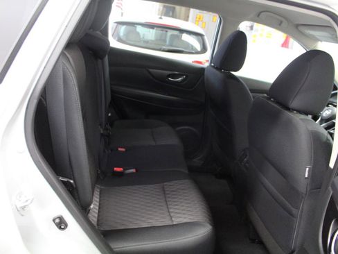 Used 2018 Nissan Rogue SV image 25