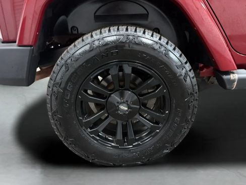 Used 2013 Jeep Wrangler Unlimited Sahara w/ Connectivity Group AWD/4WD image 23