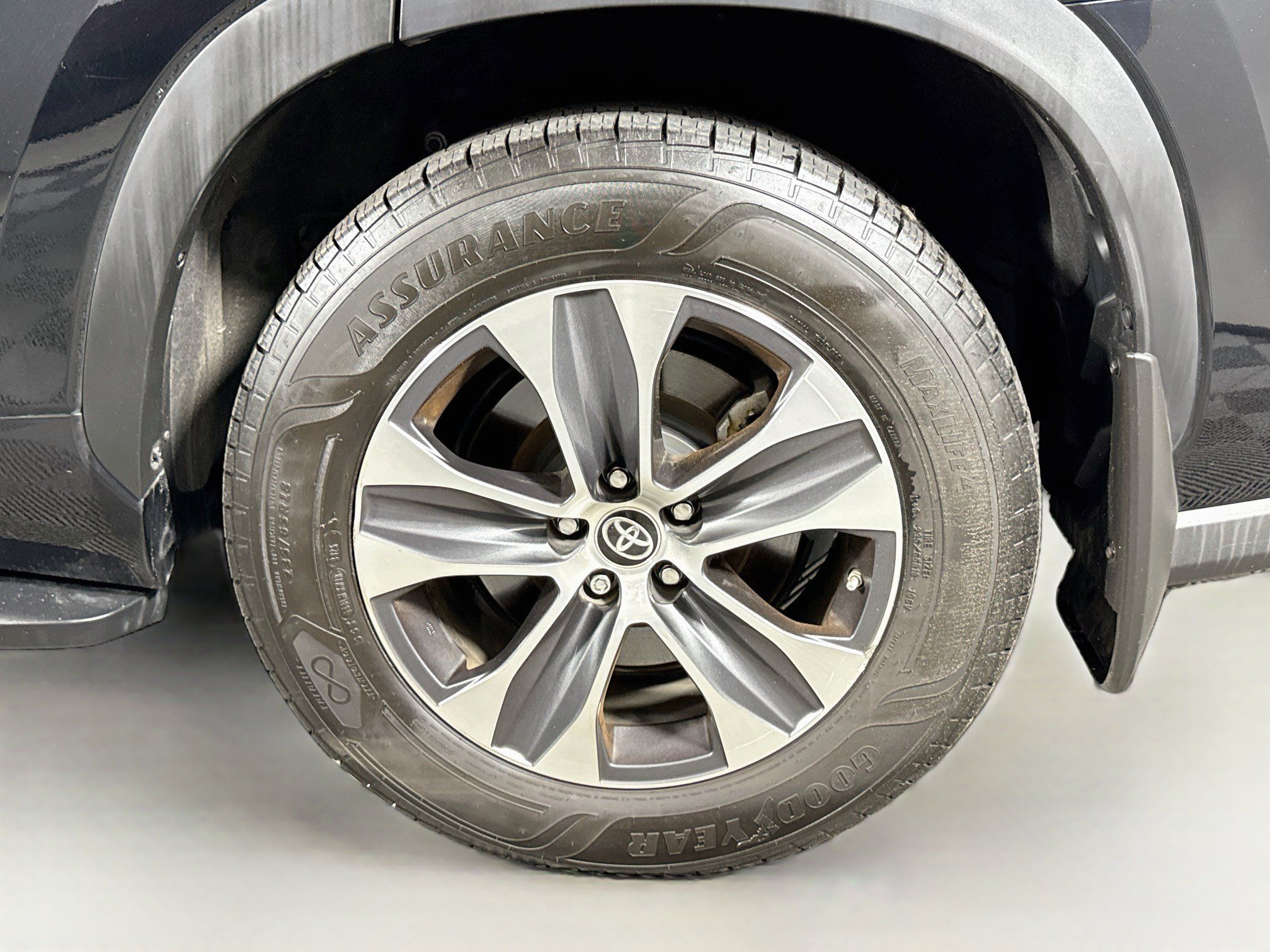 Used 2024 Toyota Highlander XLE AWD/4WD image 33