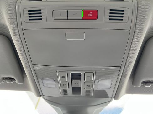 Used 2025 Volkswagen Jetta SE image 23