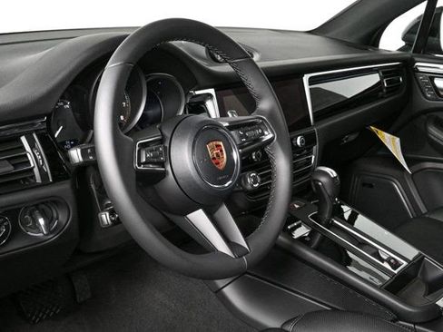 New 2026 Porsche Macan AWD image 4