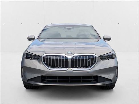 Used 2025 BMW i5 xDrive40 w/ Premium Package image 6