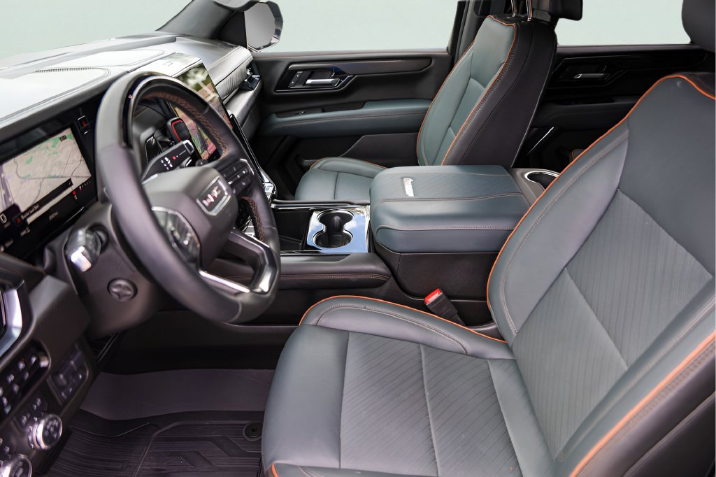 Used 2025 GMC Yukon XL AT4 w/ AT4 Premium Plus Package AWD/4WD image 9
