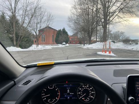 Used 2025 Nissan Altima 2.5 SV image 28