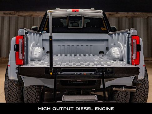 Used 2025 Ford F350 Platinum image 9