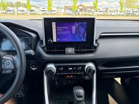 Used 2023 Toyota RAV4 XLE AWD/4WD image 21