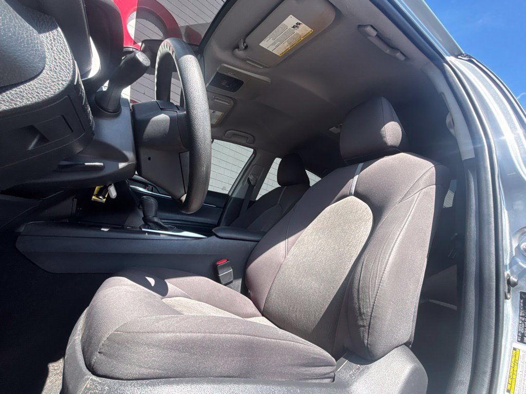 Used 2022 Toyota Camry LE FWD image 10