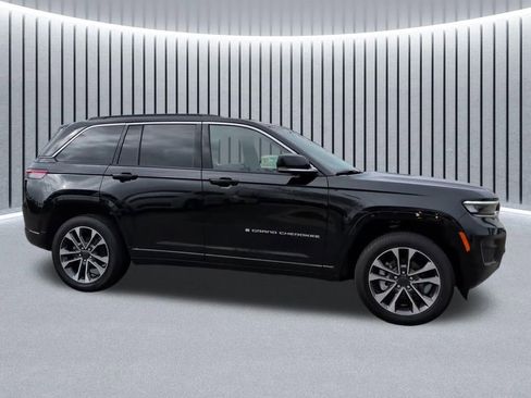 Certified 2024 Jeep Grand Cherokee Overland w/ Luxury Tech Group IV AWD/4WD image 3