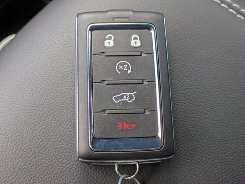 New 2025 Jeep Grand Cherokee Limited w/ Black Appearance Package image 26