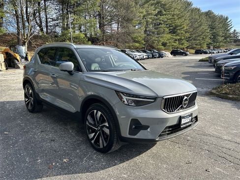 Certified 2024 Volvo XC40 B5 Plus w/ Protection Package Premier image 2