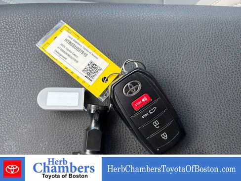 Used 2025 Toyota Camry SE AWD/4WD image 10