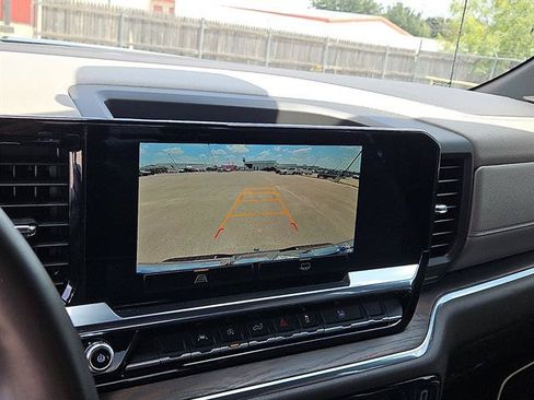 Used 2025 GMC Sierra 1500 SLT RWD image 18