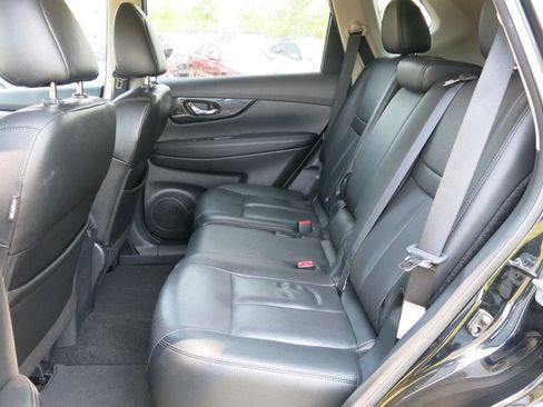 Used 2018 Nissan Rogue SL FWD image 16