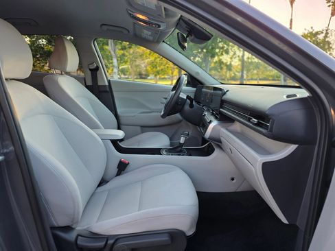 Used 2025 Hyundai Kona SEL AWD/4WD image 16
