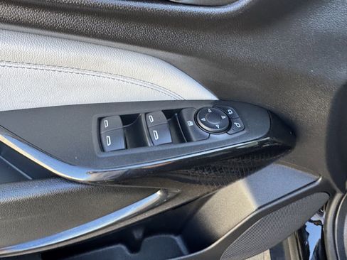 Used 2025 Chevrolet Trax LT image 12