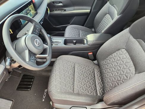 New 2025 Nissan Kicks SV w/ SV Premium Package image 7