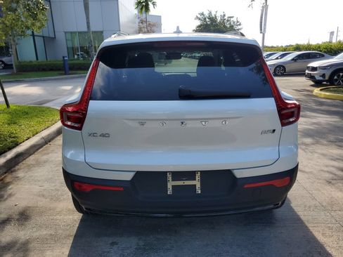 Certified 2026 Volvo XC40 B5 Plus AWD/4WD image 5