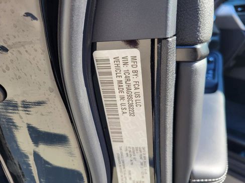 New 2025 Jeep Grand Cherokee Altitude image 21