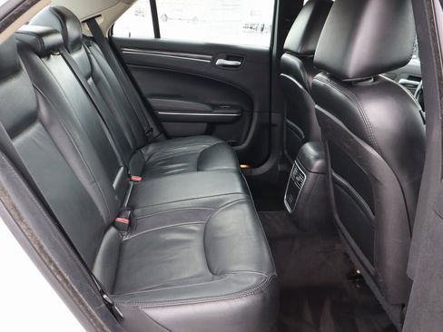 Used 2016 Chrysler 300 Limited image 19