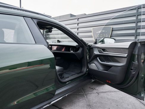 Used 2026 Porsche Taycan Turbo S image 31