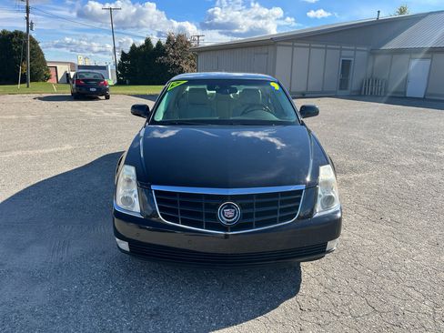 Used 2009 Cadillac DTS w/ Platinum Edition image 8