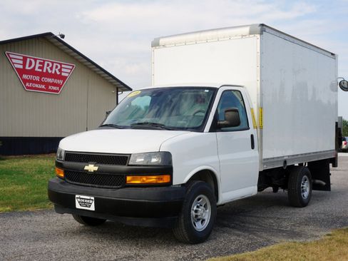 Used 2019 Chevrolet Express 3500 image 2