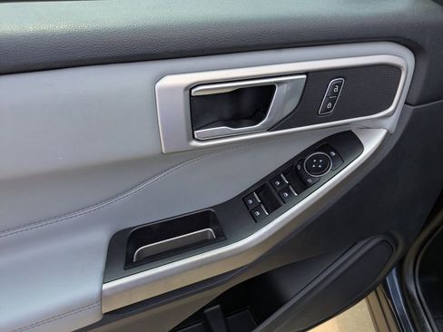 Used 2023 Ford Explorer XLT w/ Equipment Group 202A image 10