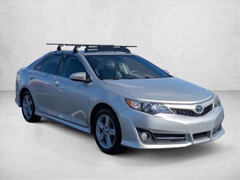 Used 2012 Toyota Camry SE image 3
