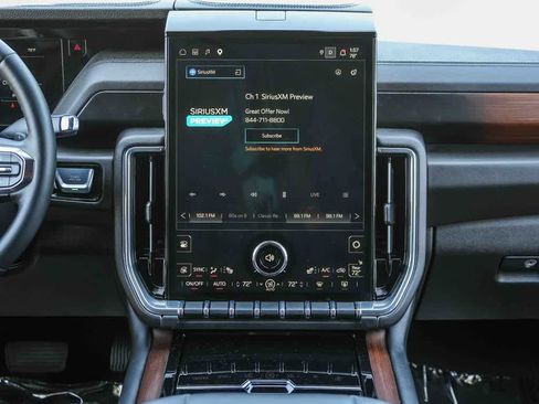 Used 2025 GMC Yukon XL Denali AWD/4WD image 13